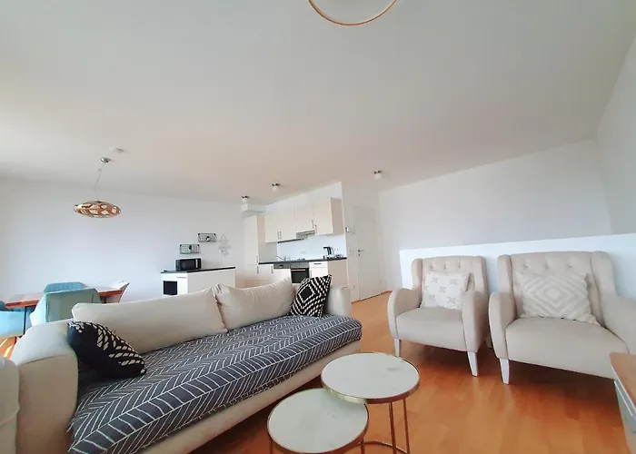 Near Two Bedroom Duplex Відень